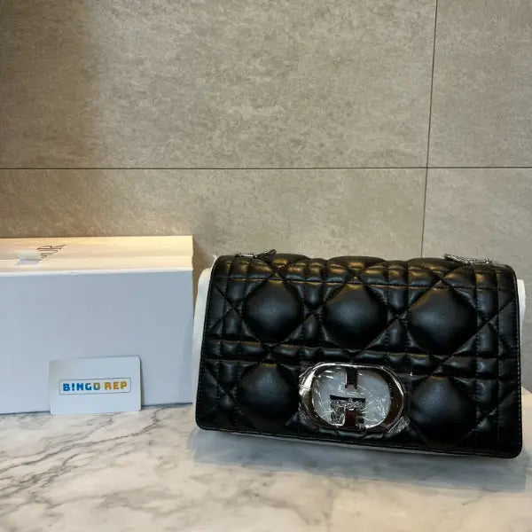디올 카로백 매크로 까나쥬 미디움 블랙