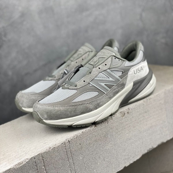 뉴발란스 X 더블탭스 990V6 메이드 인 USA 문 미스트 미라지 그레이